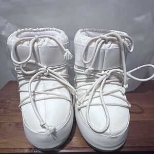 Short cream Moon Boot